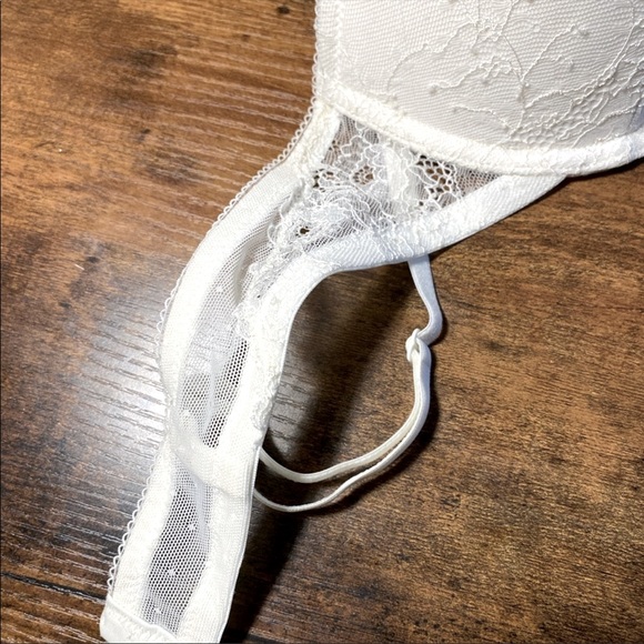 NWOT Victoria Secret 34C Bra - Picture 5 of 8